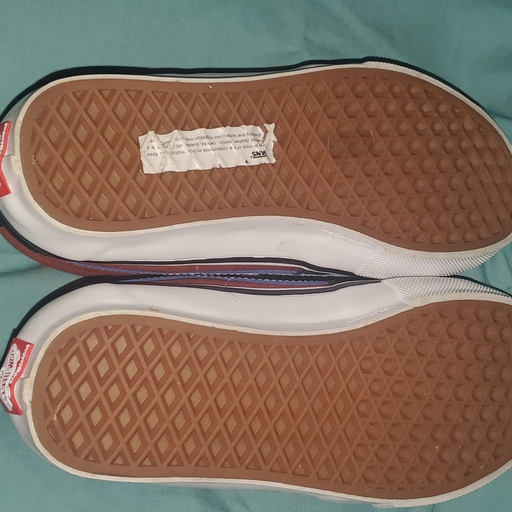 Vans - Picture 6 of 7